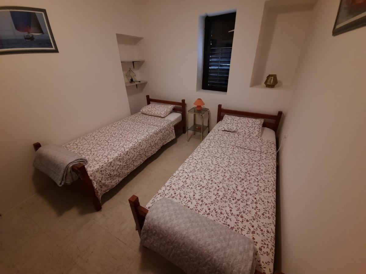 Apartment Baratula Murter Luaran gambar